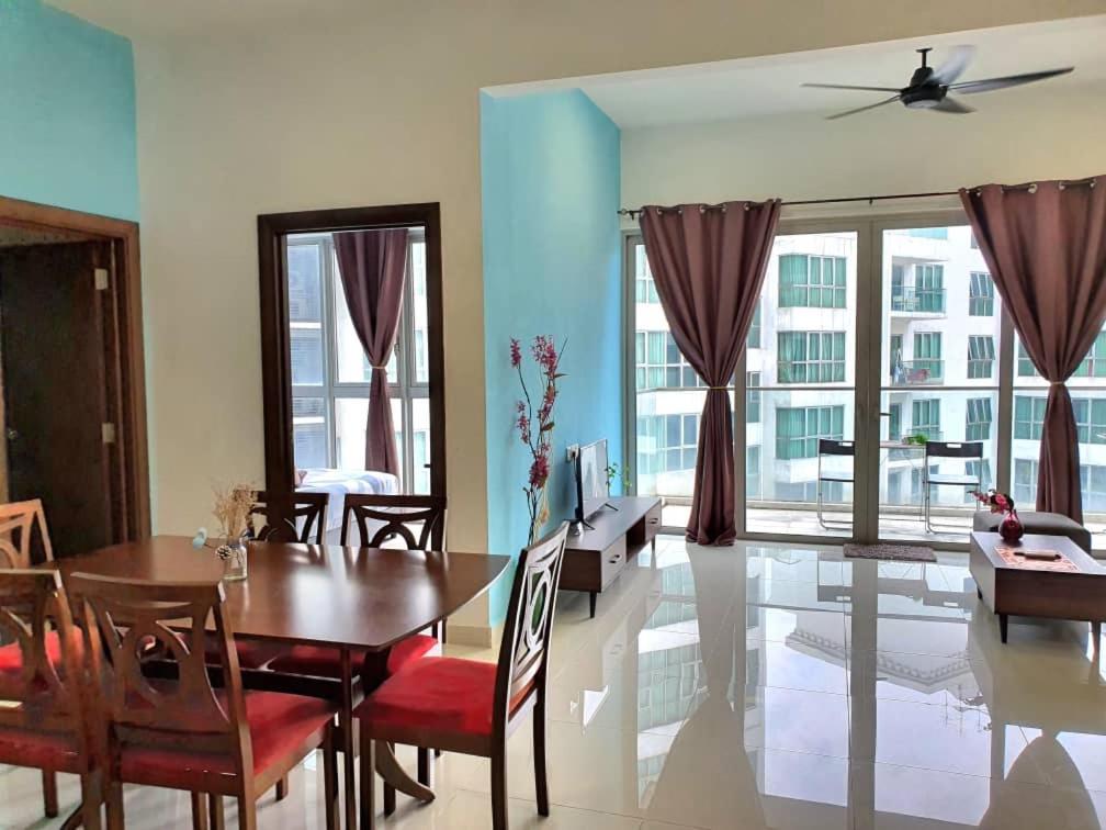 Regalia Suites Klcc View Rooftop Infinity Pool By Angkasa Homes Kuala Lumpur Exterior photo