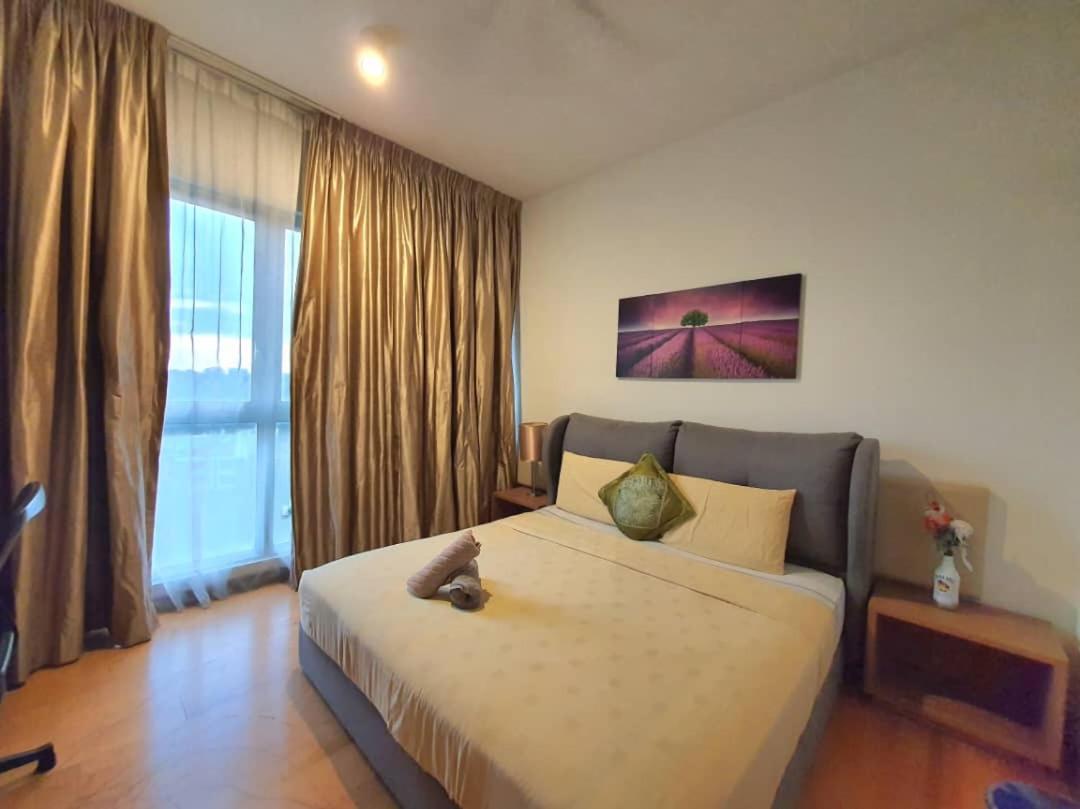 Regalia Suites Klcc View Rooftop Infinity Pool By Angkasa Homes Kuala Lumpur Exterior photo