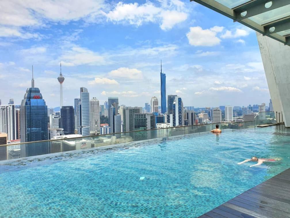 Regalia Suites Klcc View Rooftop Infinity Pool By Angkasa Homes Kuala Lumpur Exterior photo
