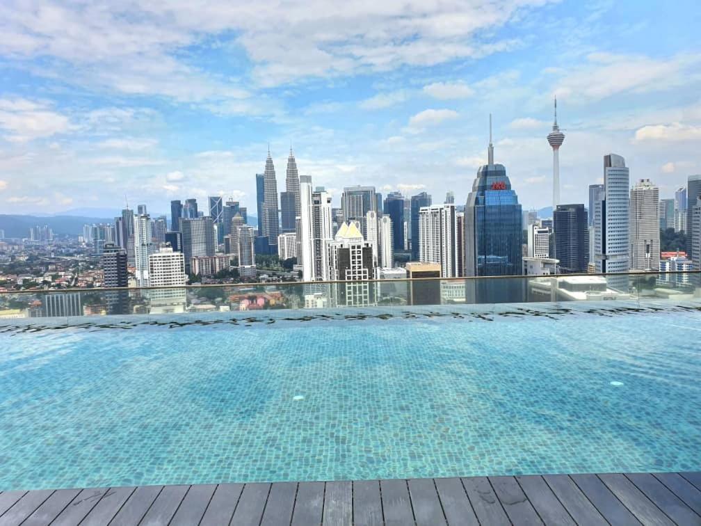 Regalia Suites Klcc View Rooftop Infinity Pool By Angkasa Homes Kuala Lumpur Exterior photo