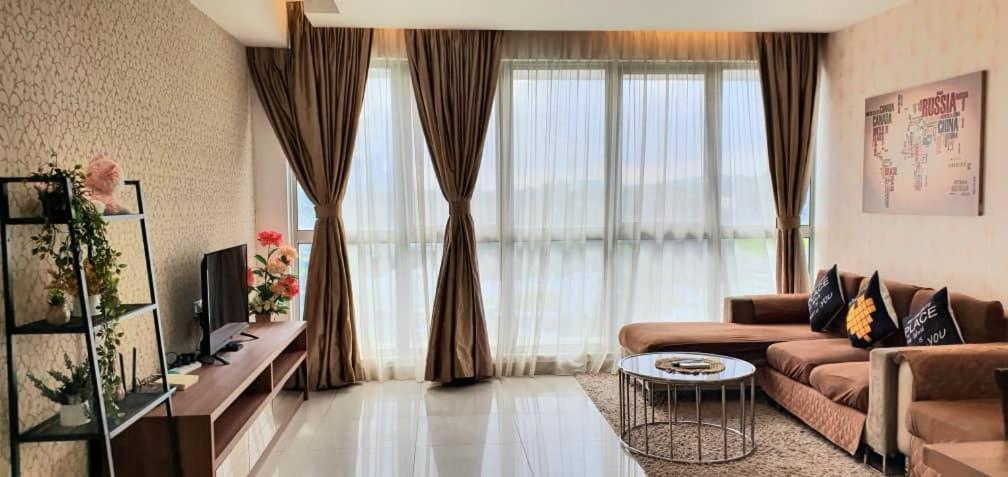 Regalia Suites Klcc View Rooftop Infinity Pool By Angkasa Homes Kuala Lumpur Exterior photo