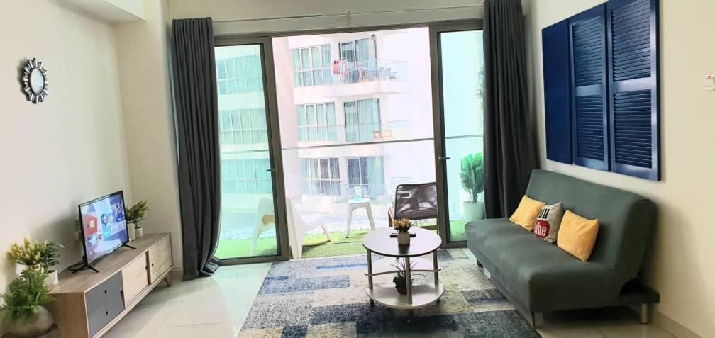 Regalia Suites Klcc View Rooftop Infinity Pool By Angkasa Homes Kuala Lumpur Exterior photo
