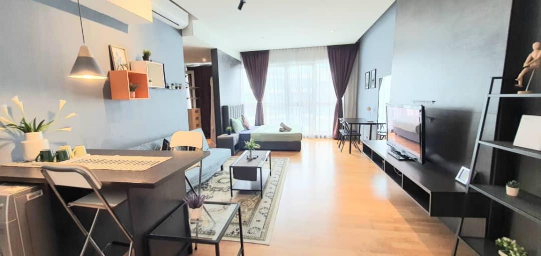 Regalia Suites Klcc View Rooftop Infinity Pool By Angkasa Homes Kuala Lumpur Exterior photo