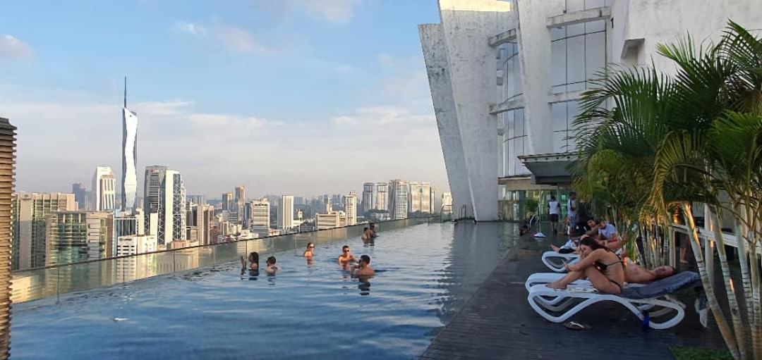 Regalia Suites Klcc View Rooftop Infinity Pool By Angkasa Homes Kuala Lumpur Exterior photo