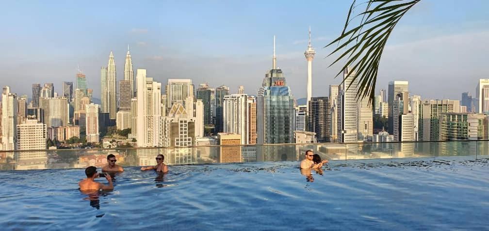 Regalia Suites Klcc View Rooftop Infinity Pool By Angkasa Homes Kuala Lumpur Exterior photo
