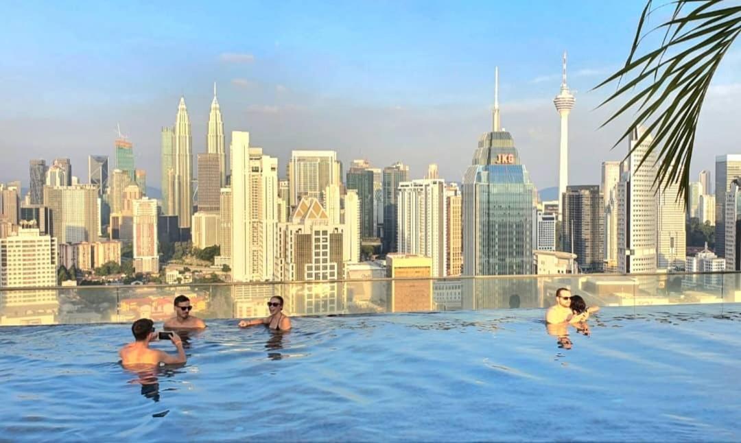 Regalia Suites Klcc View Rooftop Infinity Pool By Angkasa Homes Kuala Lumpur Exterior photo